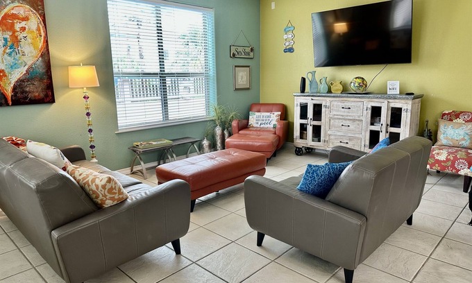 South Padre Island Condominio | Come Relax at Casa de Colores Condo by the BEACH