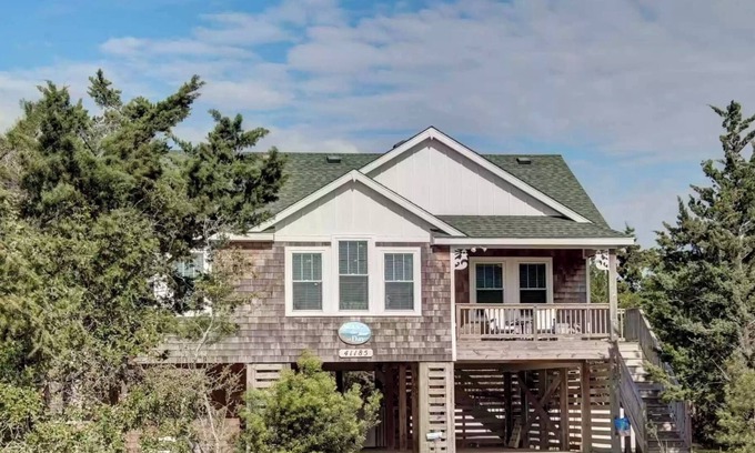 Avon Casa | Come Seas the day at this beautiful beach house!