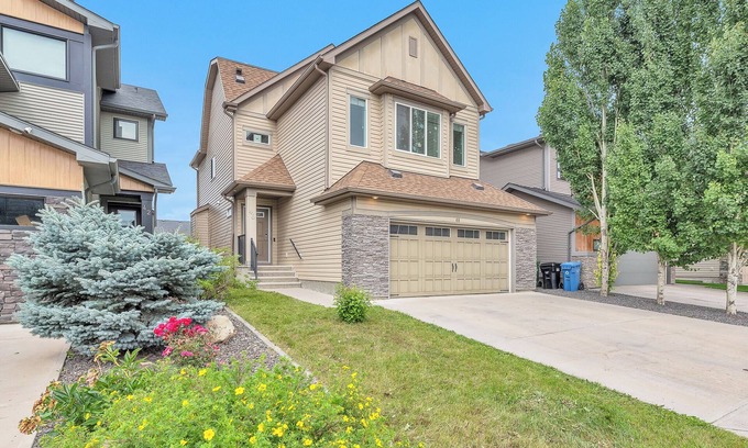 Southeast Calgary Casa | This is your stampede stay, up to 10 can stay here!!!