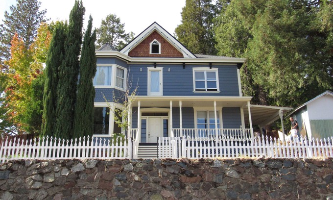 Colfax Casa | Come stay at this Historical Victorian home in a spectacular location!