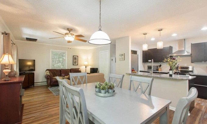 Kenilworth Chalet De Esquí | Treetop Lucerne Chalet Mountain Views & In Downtown Asheville, Se aceptan perros