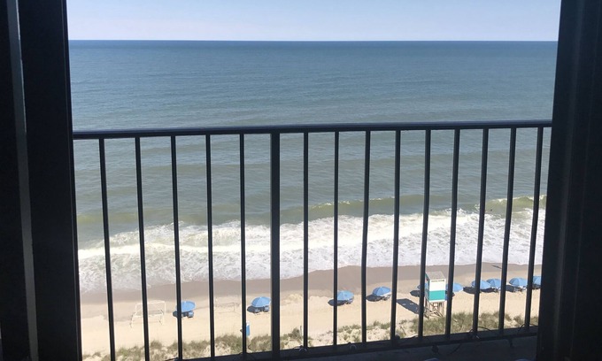 Wilmington Beach Condominio | Come visit our Seaside Retreat! OCEANFRONT, TOP FLOOR condo, Carolina Beach, NC