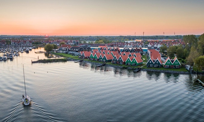 Volendam Casa | Comfort 6-person bungalow in the holiday park Landal Volendam