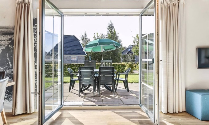 Witteveen Casa | Comfort 8-person bungalow in the holiday park Landal Orveltermarke