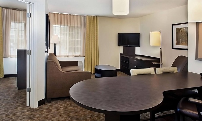 Somerset Hotel | Comfort and Convenience! 2 Wonderful units w/ Kitchen. Near Fort Worth Zoo