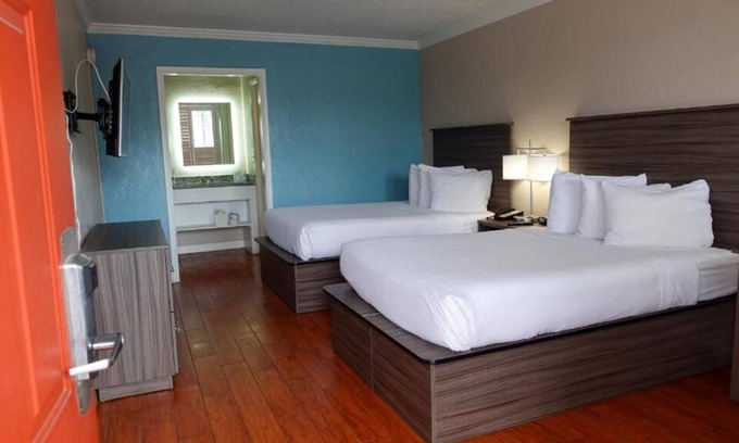 June Park Casa | Comfort and Convenience! 3 Relaxing Units, Free Breakfast, Near Melbourne Beach