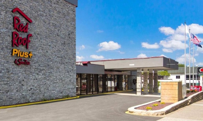 Erie Casa | Comfort and Convenience! Free Onsite Parking, Pets Allowed