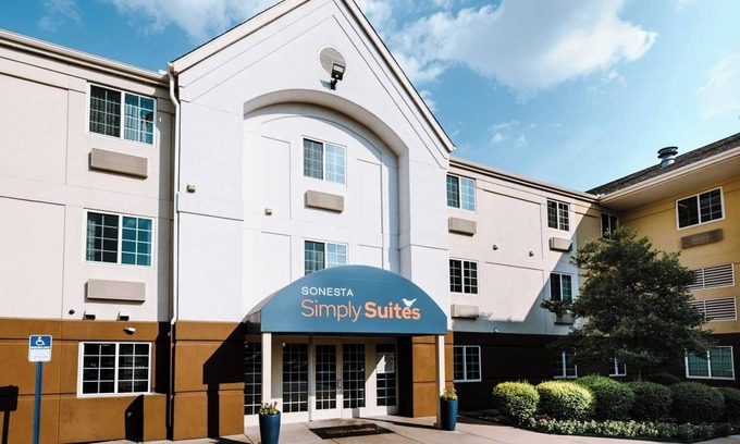 Park Central Hotel | Comfort and Convenience! Full Kitchen, FREE Parking, Pets Allowed!