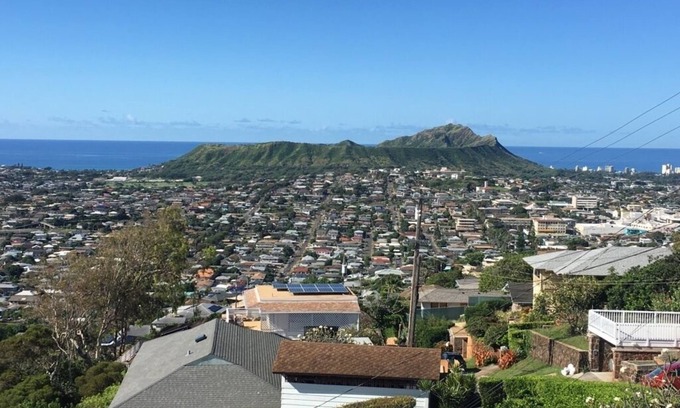 Maunalani Heights Casa | Comodidad y elegancia con impresionantes vistas de Diamond Head