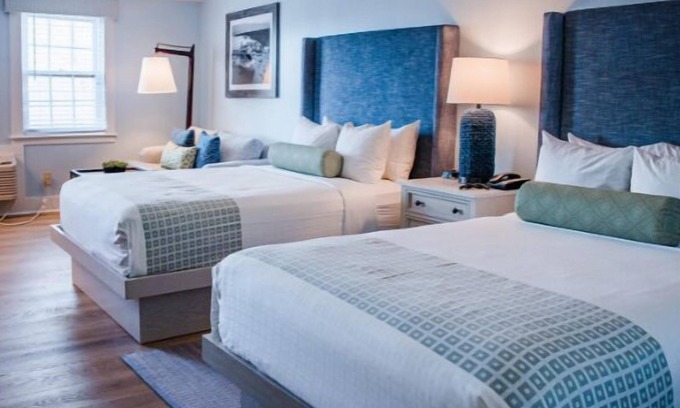 Silver Beach Casa | Comfort and Great Service! Minutes to Nobska Lighthouse! Onsite Parking!