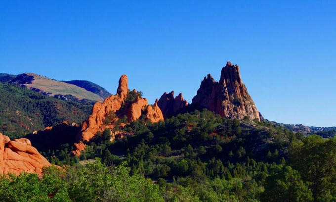 East Colorado Springs Apartamento | Comfort and Relaxation! TWO Pet-friendly 2BR Suites w/ Kitchens, Free Breakfast!
