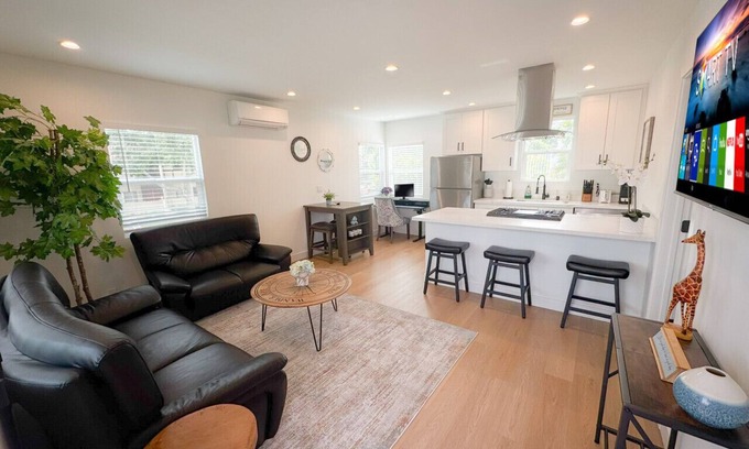 Burbank Apartamento | Comfort and Style - Newer 1 Bedroom in Burbank, near Disney, Warner Bros & Hollywood Attractions!