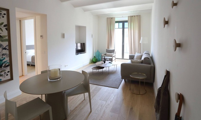 Old Town Apartamento | Apartamento Comfort, calidez en pleno centro de Girona. WIFI & AIR.