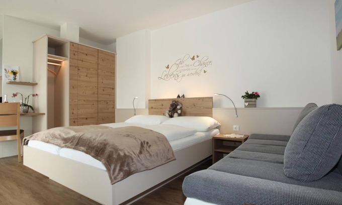 Feldbach Cama Y Desayuno | Comfort double room, bath, WC, as good as new - Pension Raabtal