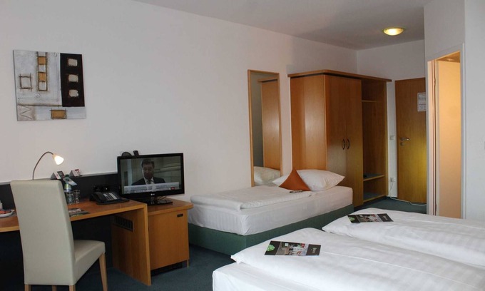 Linderbach Casa | Habitación doble confort con cama supletoria - H + Hotel Erfurt