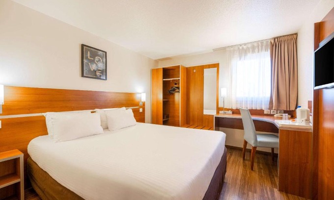 Colombier-Saugnieu Hotel | Comfort Hotel Aeroport Lyon St Exupery