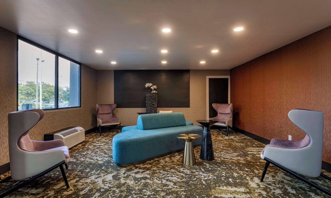 East Bank Hotel | Comfort Inn & Suites Nashville Downtown – Stadium
