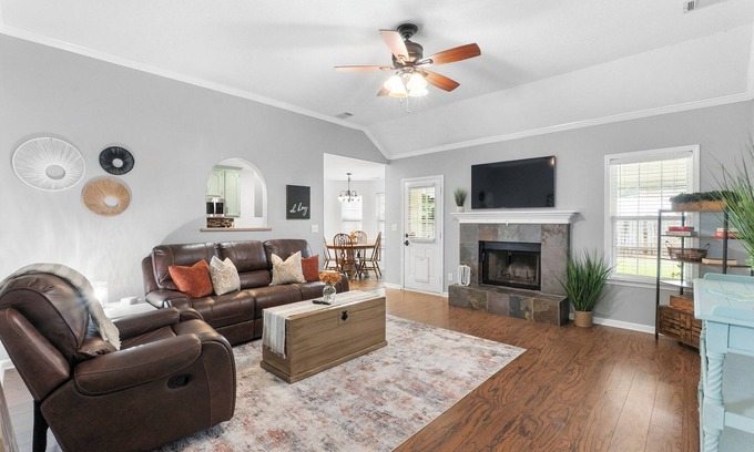 Houston County Casa | Comfort Meets Convenience 3BR Near Robins AFB w/Patio & Yard