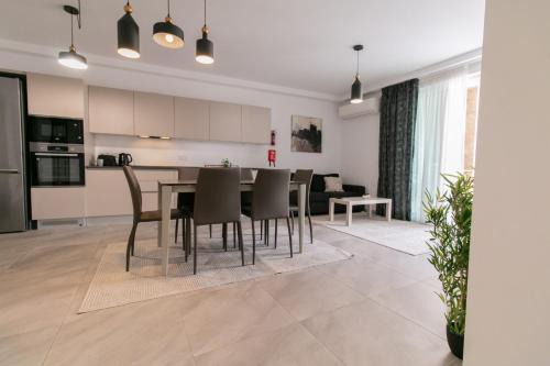 Tal-Ghoqod Apartamento | Comfort Retreat- short walk to city attractions