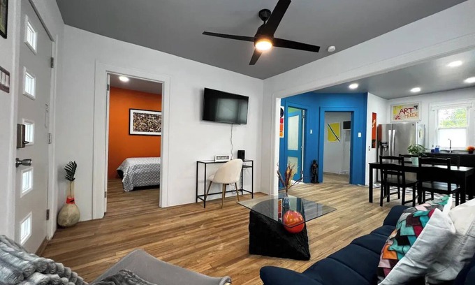 Detroit Casa | COMFORT STAY with The Art House