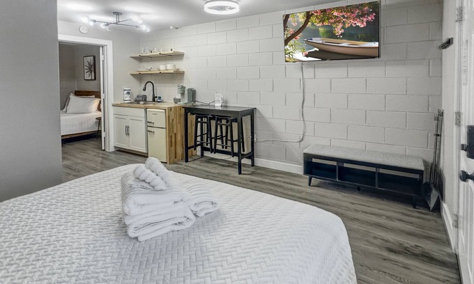 Carolina Beach Hotel | Comfort Suite Hotel- 2 Pools, Near Beach/Boardwalk, No Pets Allowed