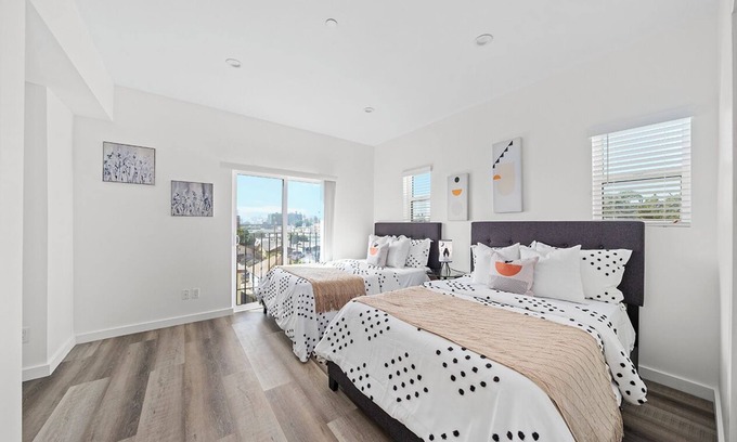 Rampart Village Casa | Comfort Suite Hollywood