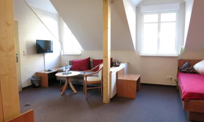 Burgschwalbach Cama Y Desayuno | Comfort triple room 4 (room 4) - Gästehaus Auszeit