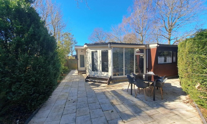 Sint Maartensvlotbrug Chalet De Esquí | Comfortable bungalow for 6 persons on Park Campanula