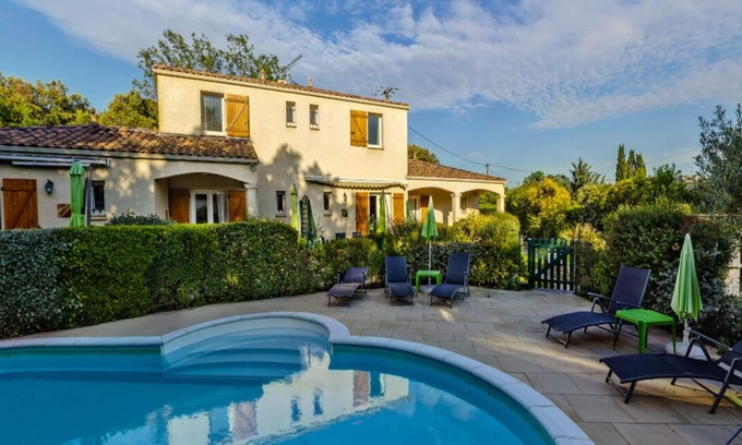 Notre-Dame-de-Londres Cabaña | Comfortable gite with air conditioning, swimming pool, landscaped garden, garrigue and Pic St Loup.