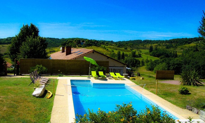 Leguillac-de-l'Auche Villa | albergue / casa 12 personas con piscina climatizada + área de spa (opcional)