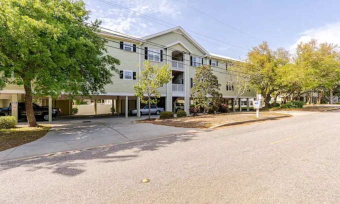 Myrtle Beach Condominio | Cómodo apartamento de 2 habitaciones, 2 baños, a 2 cuadras de la playa
