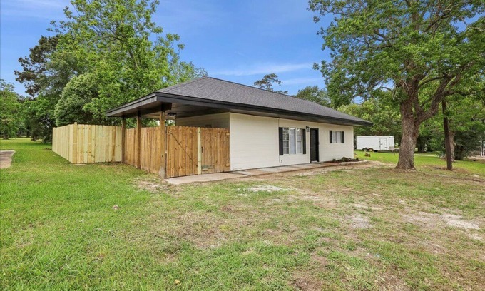 Bridge City Casa | Comfortable 2-Bedroom Rental in Bridge City