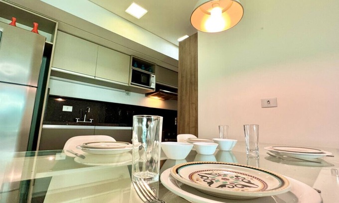 Matriz Apartamento | Comfortable 2-bedroom apartment opposite Shopping Curitiba