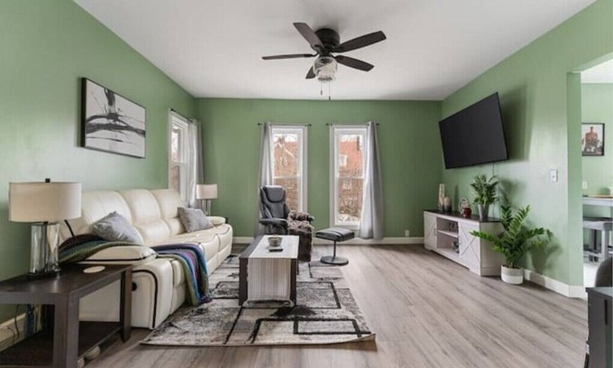 Erie Apartamento | Comfortable 2 bedroom king suite/