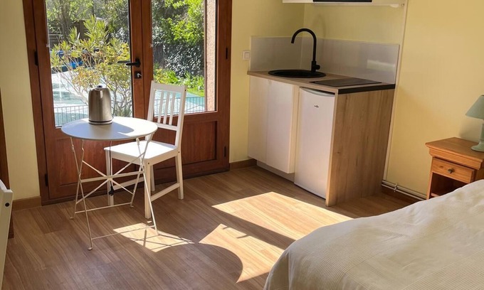 Saint-Cloud Apartamento | Comfortable 22m2 studio near Paris, overlooking garden and Parc de St Cloud