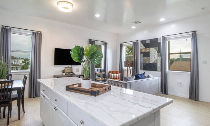 Central City Apartamento | Comfortable 3-Bed Stay - Great for Groups Near NOLA