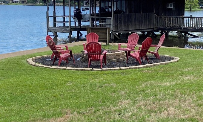 Farmerville Casa | Comfortable 3-bedroom, 2 bath home on beautiful Lake Darbonne.