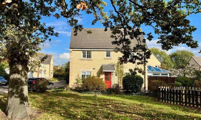 Bicester Casa | Comfortable 3 bedroomed house in Bicester