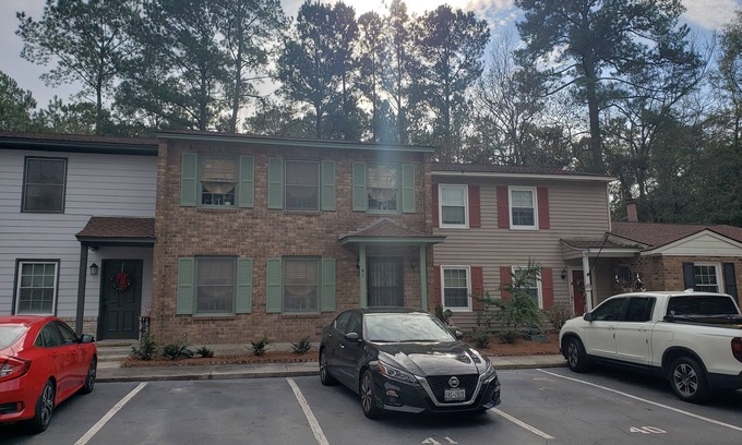 Savannah Casa | Comfortable 3 Bedroom, 3 Bathroom With Amenities!