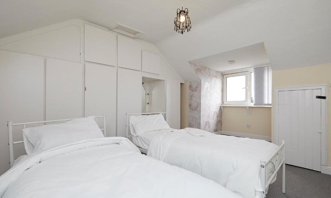 Hucknall Casa | Comfortable 4-Bed House in Hucknall Nottingham