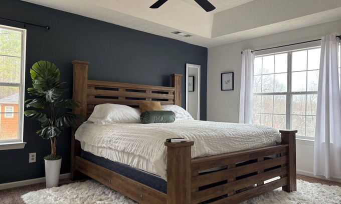 Douglasville Casa | Comfortable 4-bedroom house with AC and WiFi. Minutes away from 6 flags.