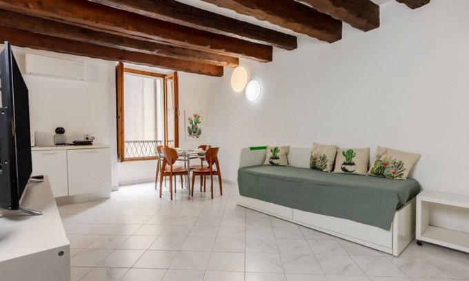 Historic Castle District Apartamento | GuestHost - Comfy Studio in the Heart of Cagliari
