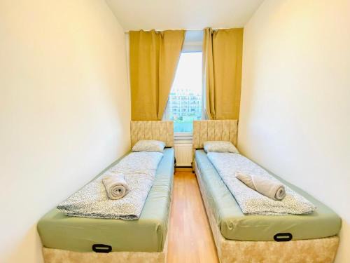 Liesing Apartamento | Comfortable 5BR Apt Well Connected Location