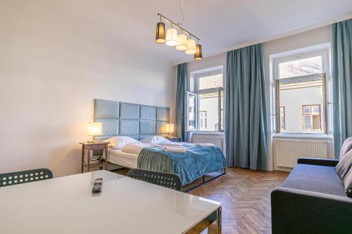 Wieden Apartamento | Comfortable & Amazing 2 BR Hideaway w Local Flair