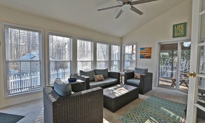 Clearwater Casa | Comfortable and Dog Friendly 4 Bed/2.5 bath House in the Clearwater community! Wifi, Pool, Tennis, Beach Town, Pets Allowed!