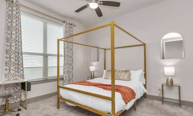 East Downtown Houston Apartamento | Comfortable and elegant with balcony