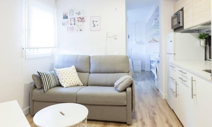 Hortaleza Apartamento | Estudio confortable y nuevo, metro Pinar del Rey en Madrid