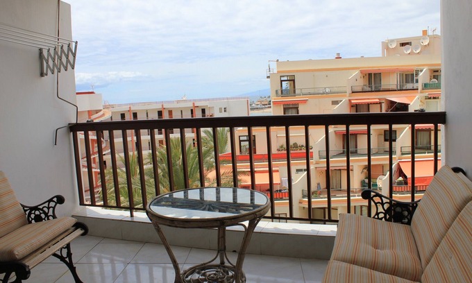 Los Cristianos Apartamento | Confortable y Bonito Apartamento en Primera Línea de Playa en Los Cristianos