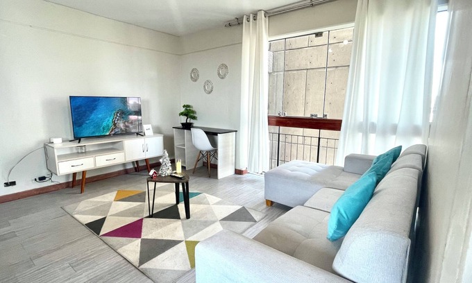 Jacaranda Apartamento | Cómodo y cálido departamento cerca a La Rambla de San Borja.