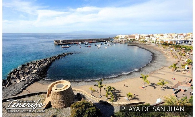 Playa San Juan Apartamento | Apartamento confortable con vistas al mar y terraza privada en la azotea.